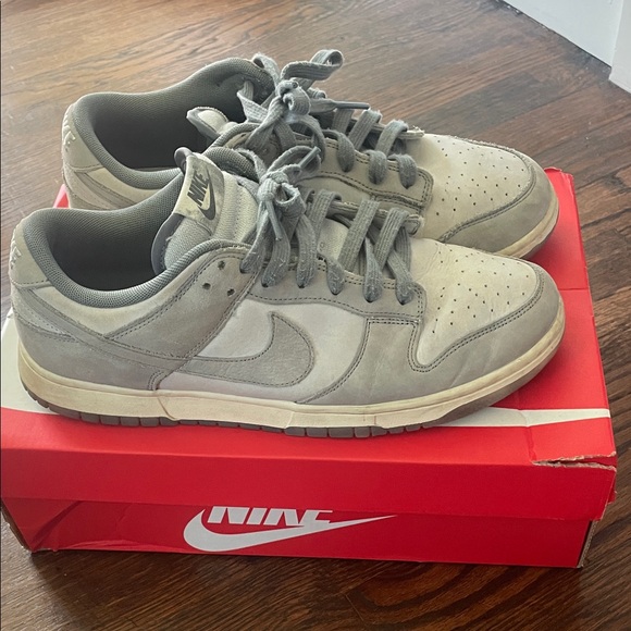 Nike Men's Light Gray Sneakers - Picture 1 of 6